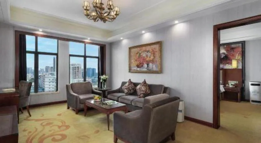 Vienna International Hotel Nanning Railway Station Mingxiu Road Metro Station