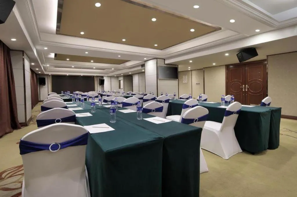 Vienna International Hotel Nanning Railway Station Mingxiu Road Metro Station