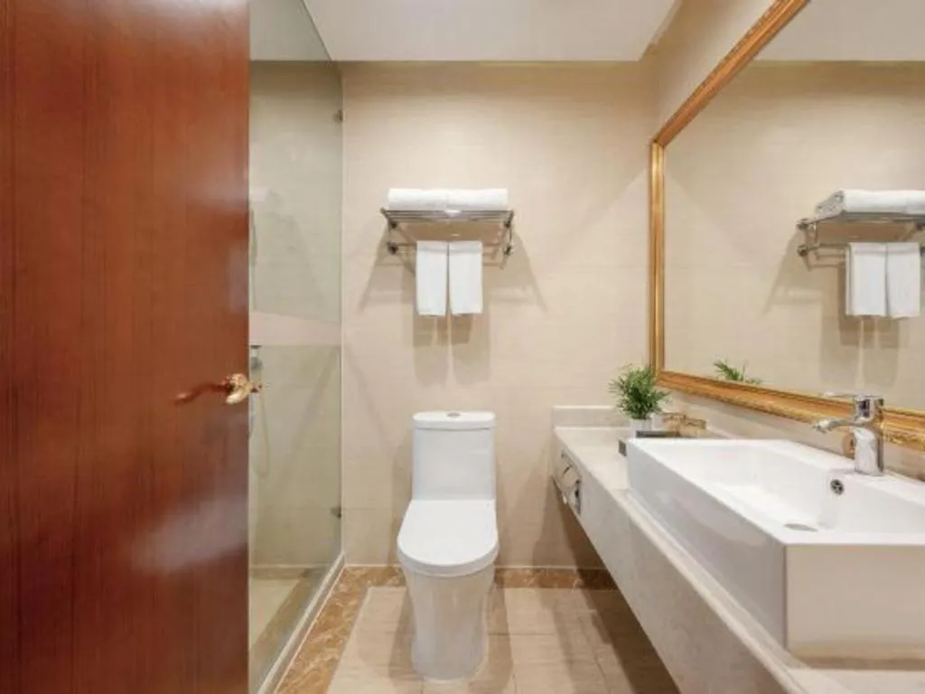 Vienna International Hotel Nanning Railway Station Mingxiu Road Metro Station