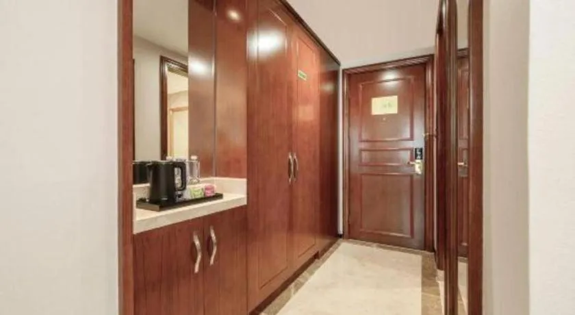 Vienna International Hotel Nanning Railway Station Mingxiu Road Metro Station