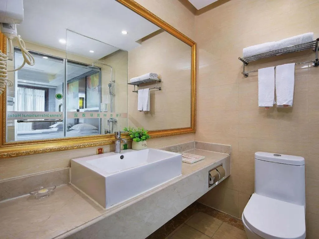 Vienna International Hotel Nanning Railway Station Mingxiu Road Metro Station