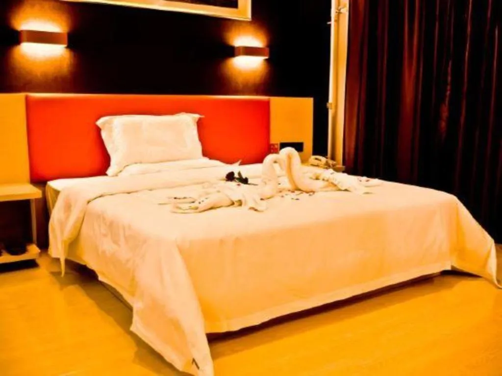 Bed in 7 Days Premium Beijing Dabaotai Metro Station Luhua Road