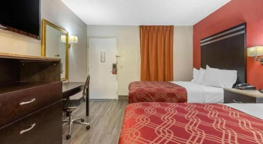 Bed in Econo Lodge Columbia Fort Jackson