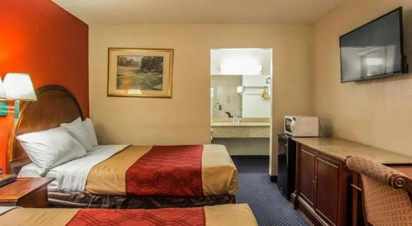 Bed in Econo Lodge Columbia Fort Jackson