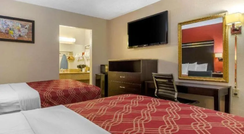 Bed in Econo Lodge Columbia Fort Jackson