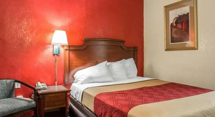 Bed in Econo Lodge Columbia Fort Jackson