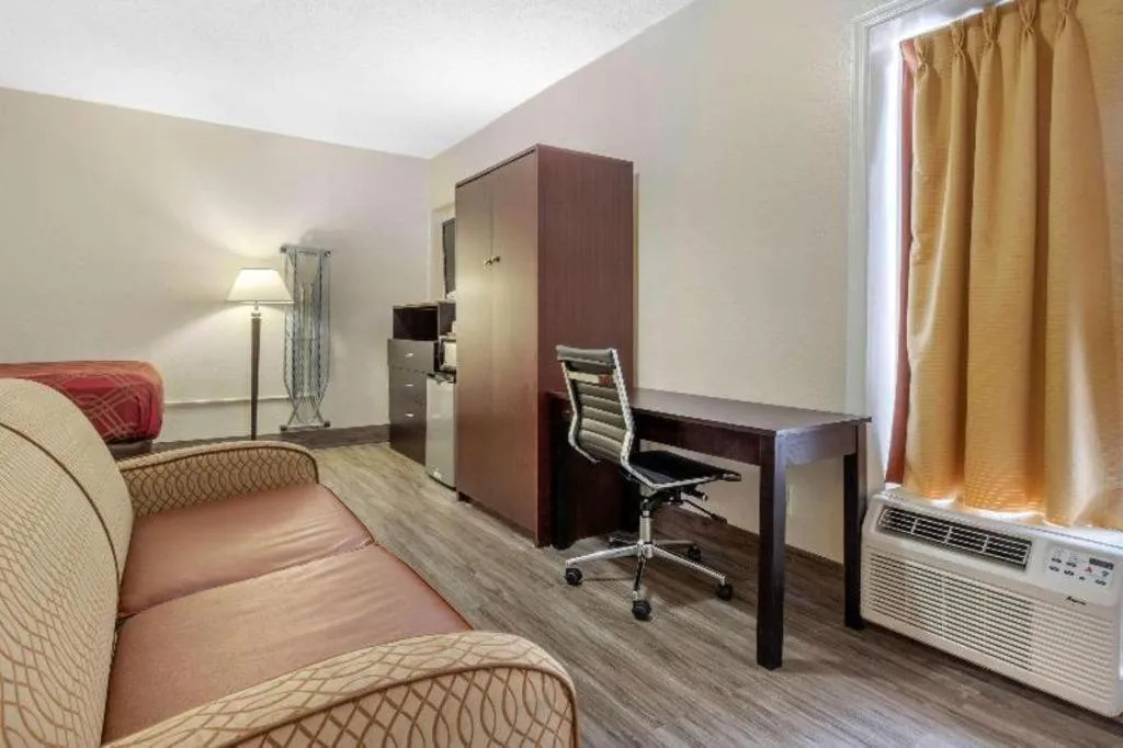 Bed in Econo Lodge Columbia Fort Jackson