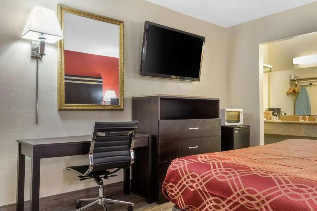 Bed in Econo Lodge Columbia Fort Jackson