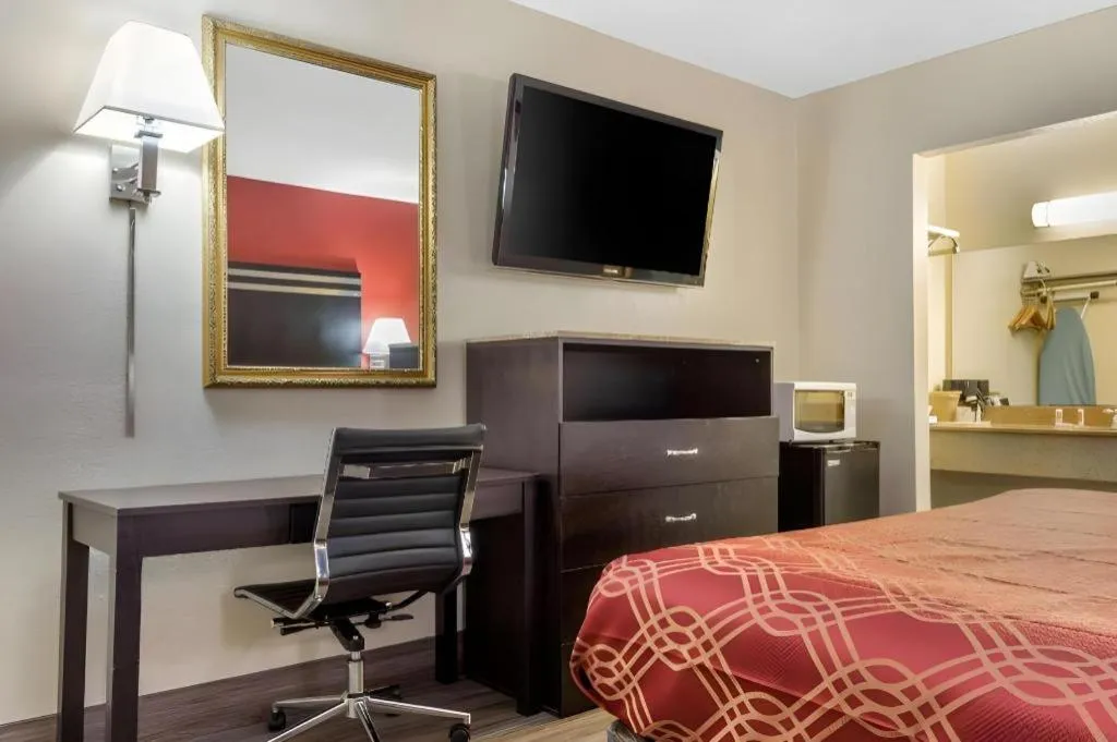 Bed in Econo Lodge Columbia Fort Jackson