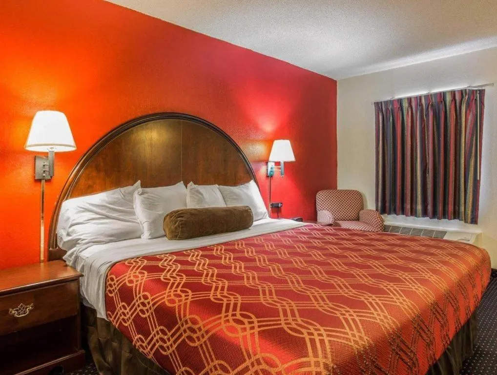 Bed in Econo Lodge Columbia Fort Jackson