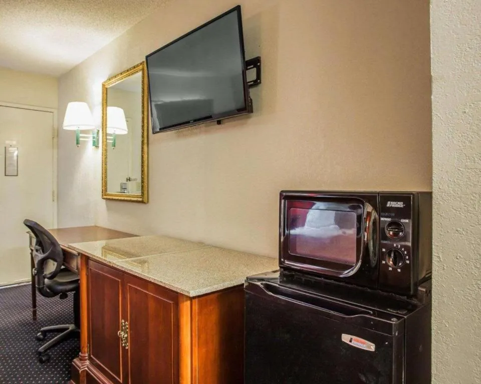 Econo Lodge Columbia Fort Jackson