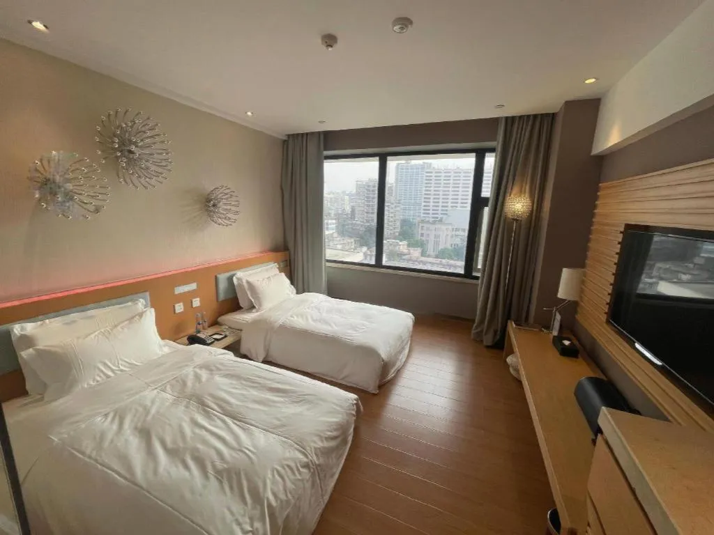 Bed in Guangzhou Crystal Orange Hotel