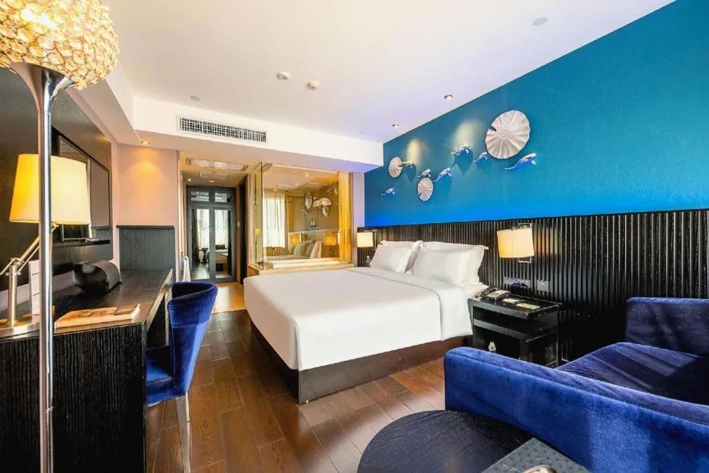 Bed in Guangzhou Crystal Orange Hotel