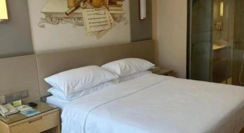 Bed in Vienna International Hotel Chengdu New International Conference and Exhibition Center Branch