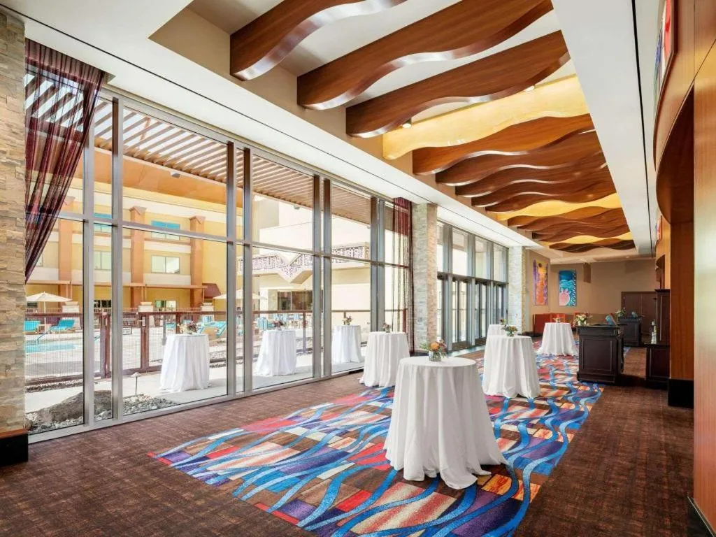 Vee Quiva Hotel & Casino