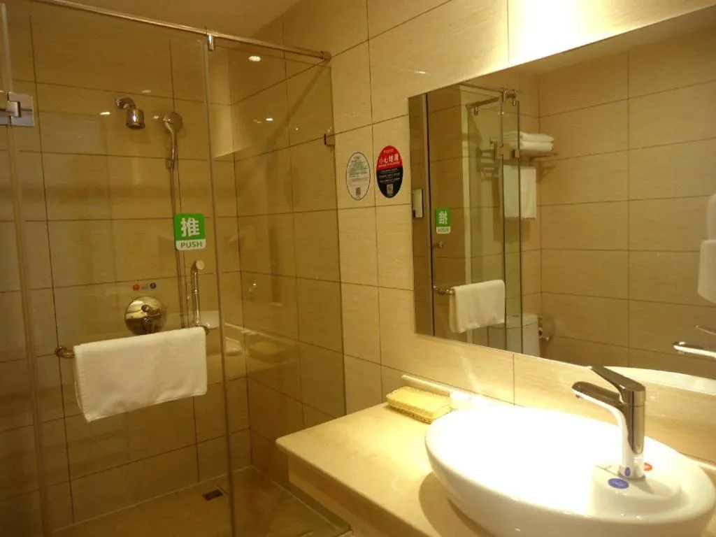 GreenTree Inn Shangrao Qianshan hekou old town Xinjiang longting shell hotel