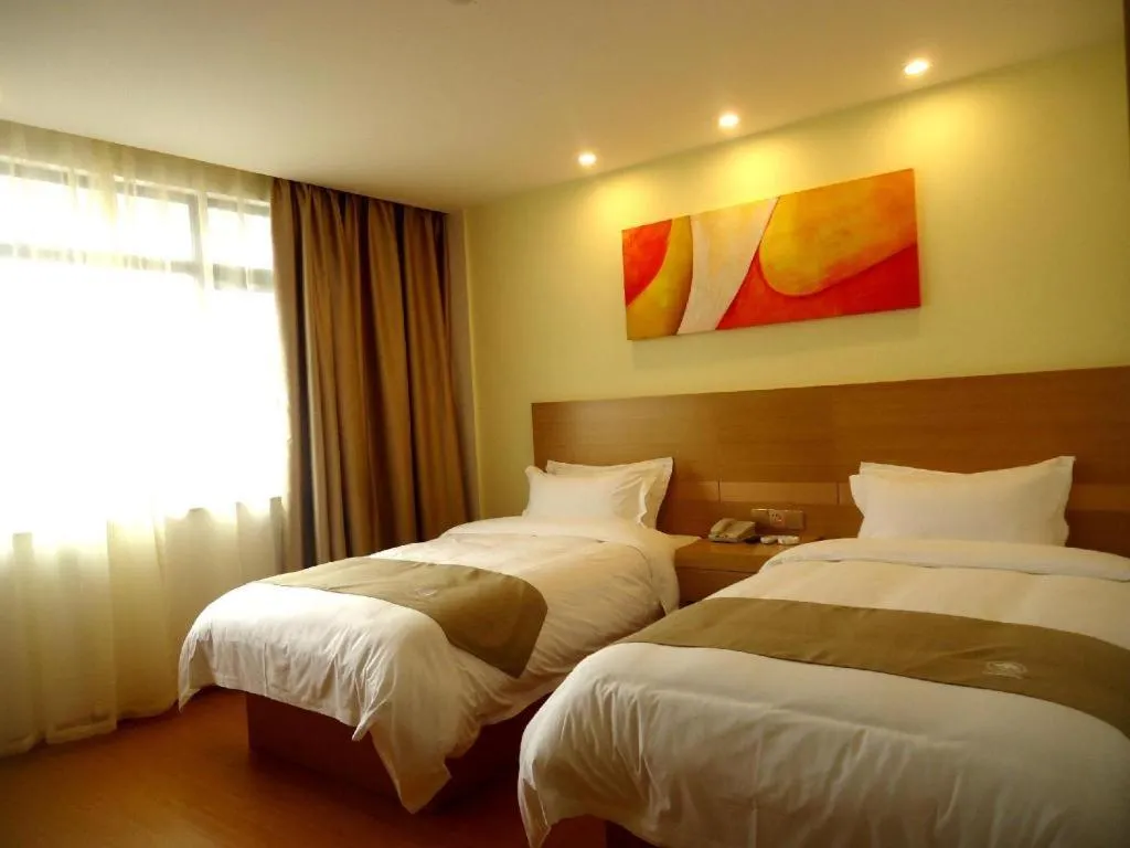 Bed in GreenTree Inn Shangrao Qianshan hekou old town Xinjiang longting shell hotel