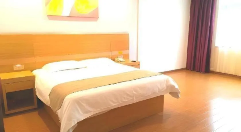 Bed in GreenTree Inn Shangrao Qianshan hekou old town Xinjiang longting shell hotel