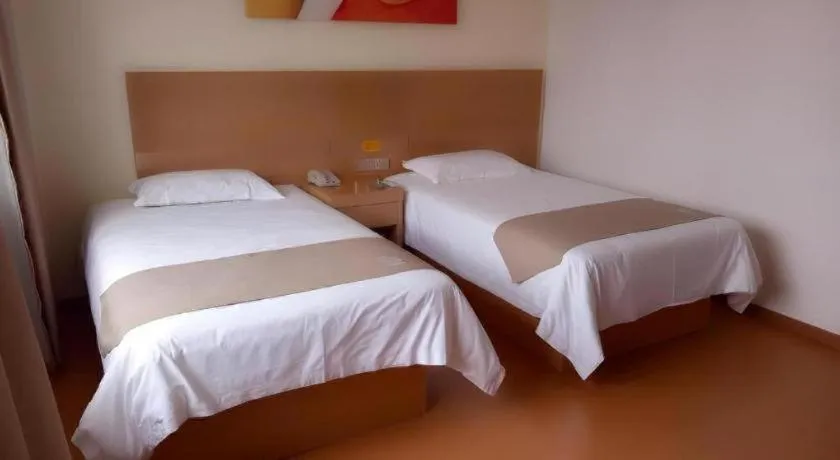 Bed in GreenTree Inn Shangrao Qianshan hekou old town Xinjiang longting shell hotel