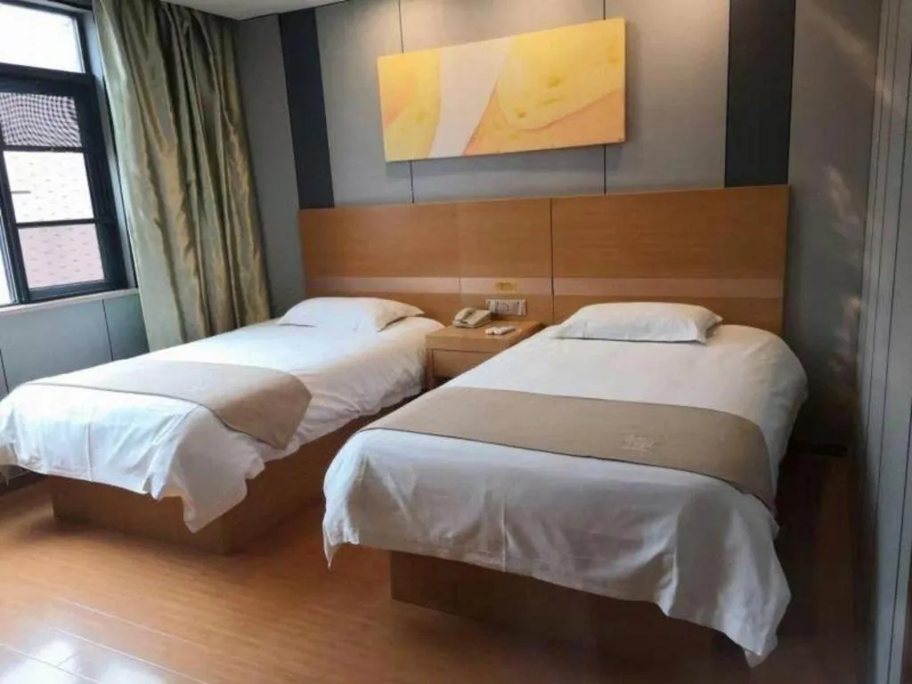 Bed in GreenTree Inn Shangrao Qianshan hekou old town Xinjiang longting shell hotel