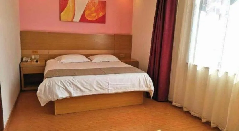 Bed in GreenTree Inn Shangrao Qianshan hekou old town Xinjiang longting shell hotel
