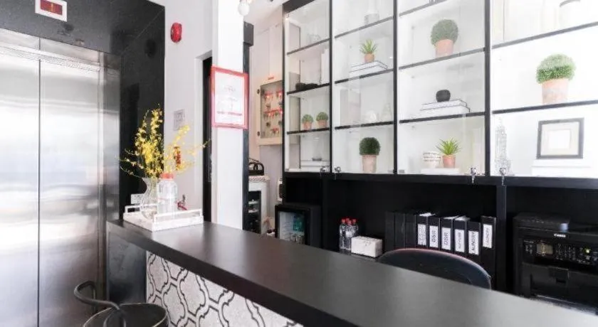 RedDoorz Hotel near Marine Parade Central