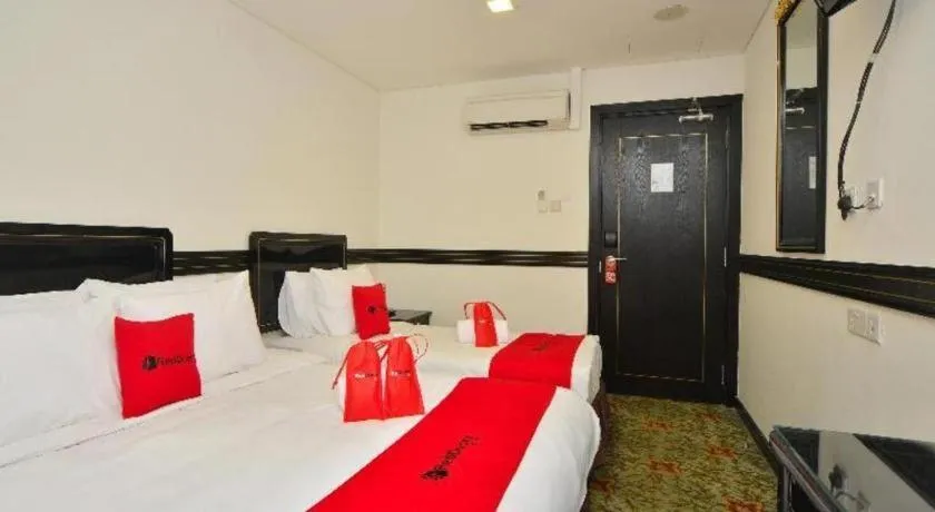 Bed in RedDoorz Hotel near Marine Parade Central