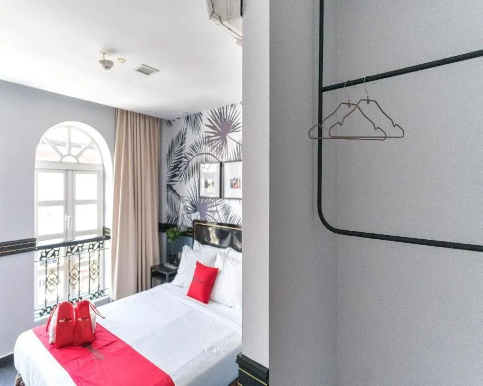 Bed in RedDoorz Hotel near Marine Parade Central