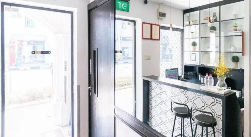 RedDoorz Hotel near Marine Parade Central