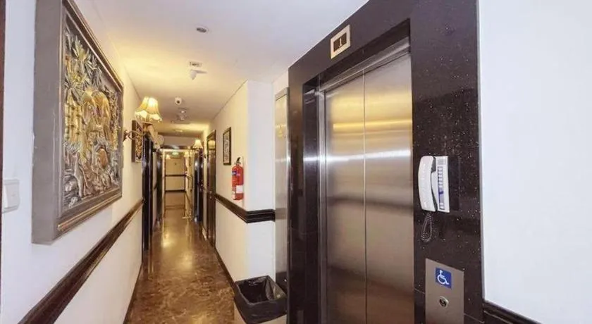 RedDoorz Hotel near Marine Parade Central