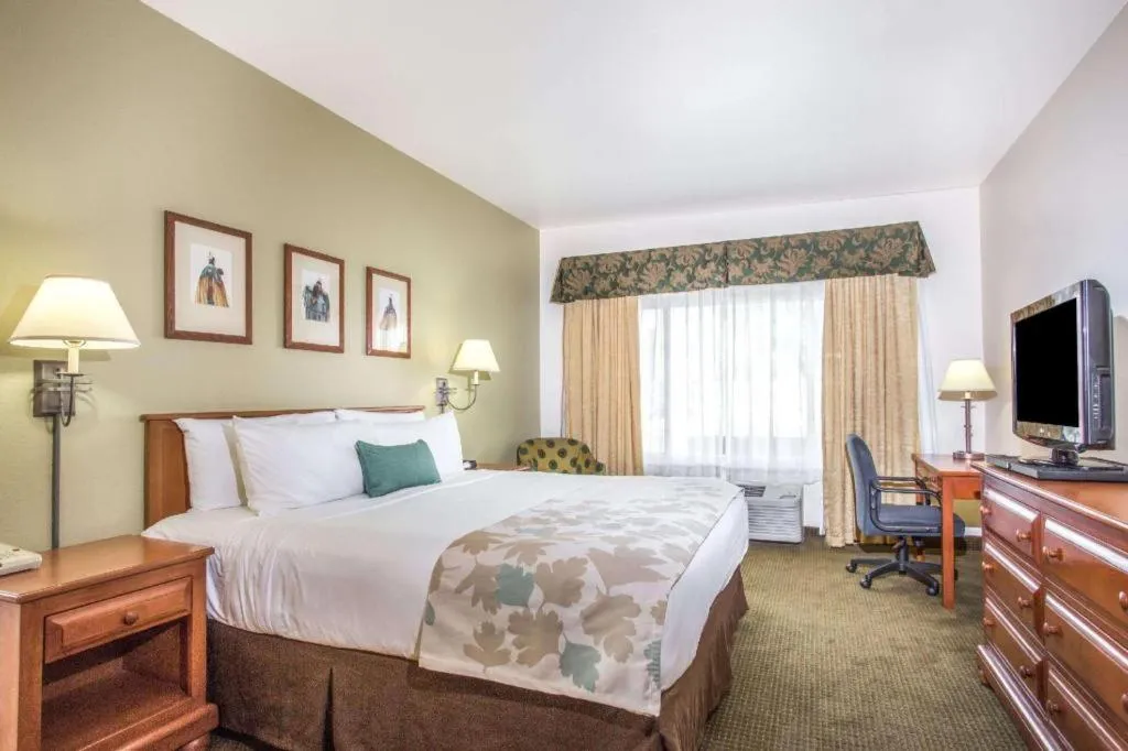 Bed in Hawthorn Suites by Wyndham Tempe/Mesa/Phoenix Area