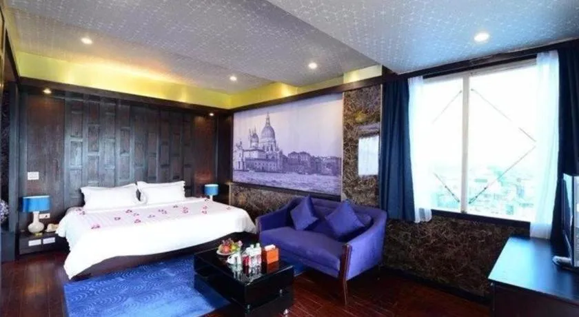 Bed in Hanoi Antique Legend Hotel