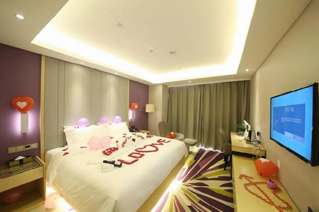 Bed in Lavande Hotel Beijing Olympic Village bird nest