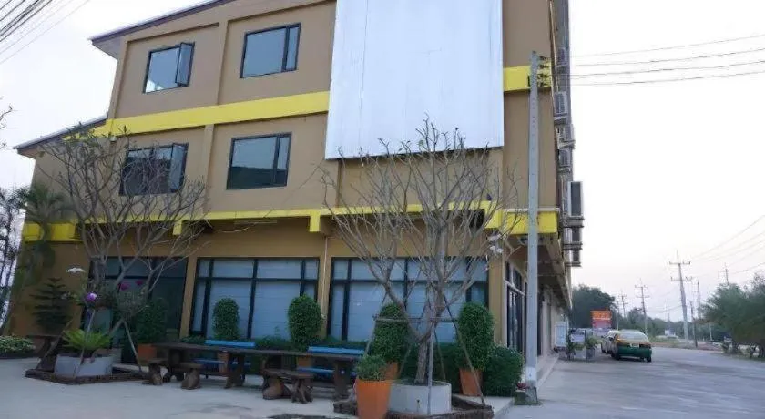 C2U Hotel Uthai Thani