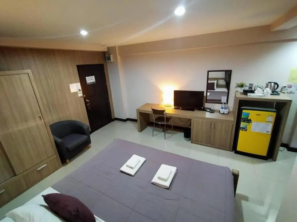 Bed in Home Place Lopburi Hotel