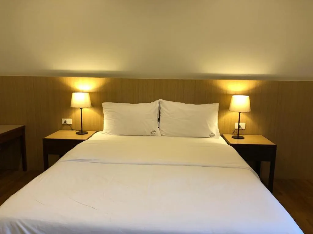 Bed in Pawa Place (By Inpawa)