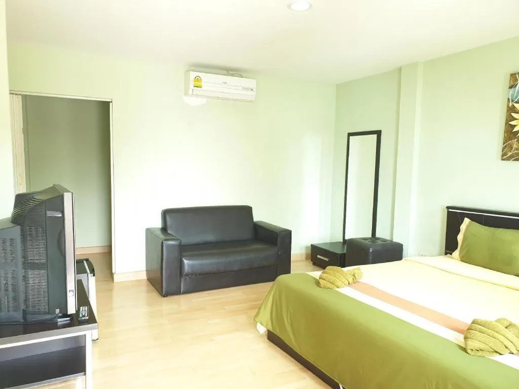 Bed in Sea beach Koh Larn 2 Hotel