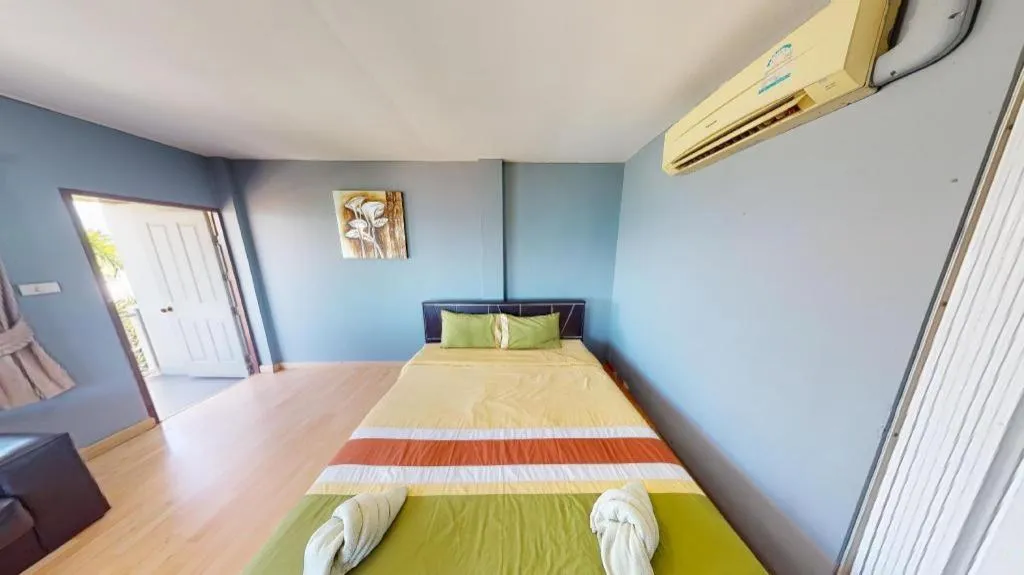 Bed in Sea beach Koh Larn 2 Hotel