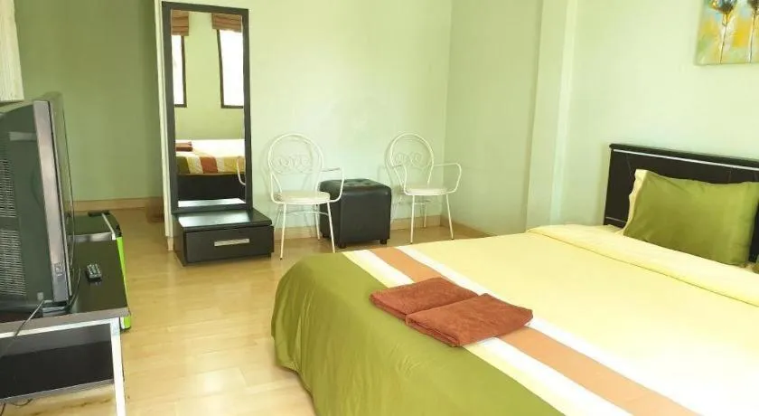 Bed in Sea beach Koh Larn 2 Hotel