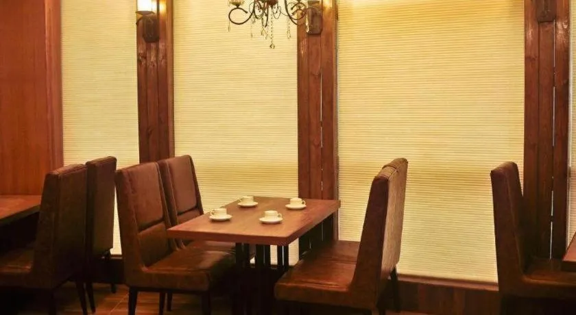 LINCOLN CARNIVAL HOTEL