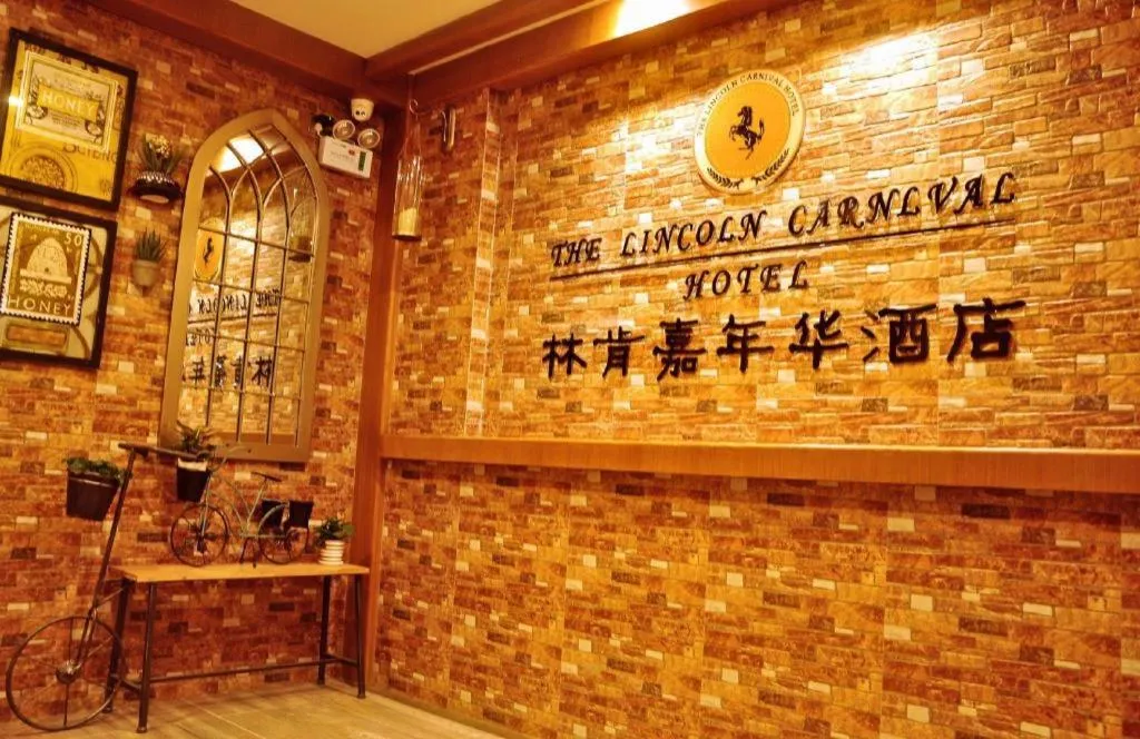 LINCOLN CARNIVAL HOTEL