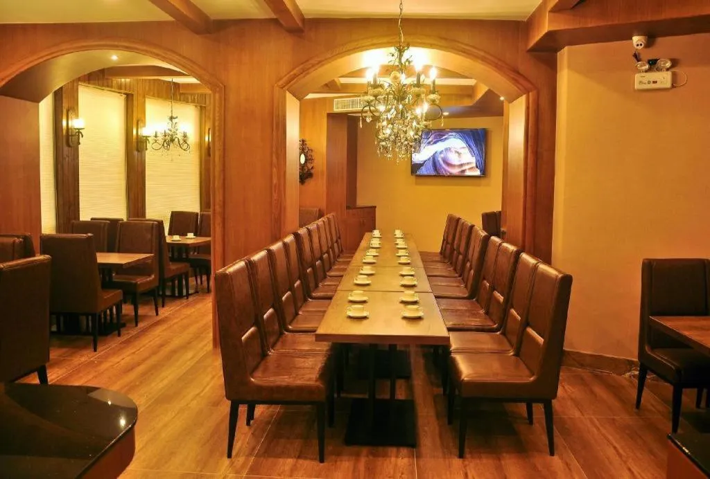 LINCOLN CARNIVAL HOTEL