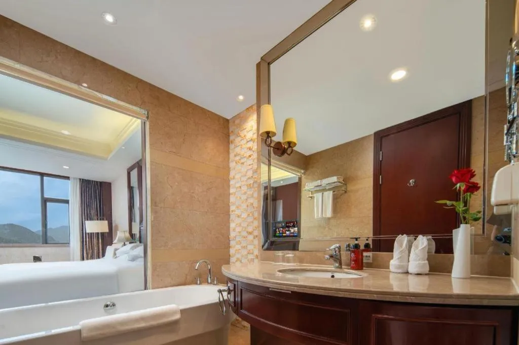 Taishun Xiangzhou New Century Hotel