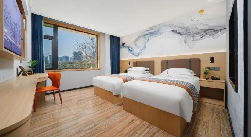 Bed in JIAN AI XI YUE HOTEL