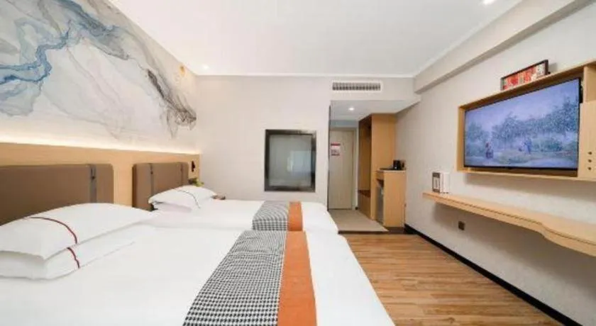 Bed in JIAN AI XI YUE HOTEL