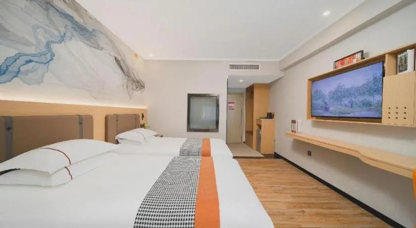 Bed in JIAN AI XI YUE HOTEL