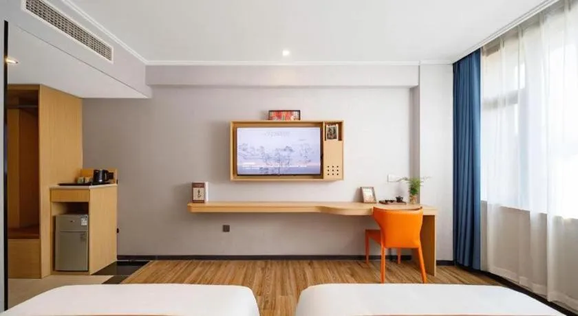 Bed in JIAN AI XI YUE HOTEL