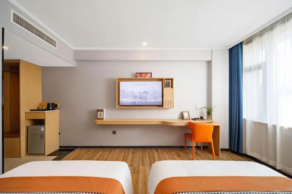 Bed in JIAN AI XI YUE HOTEL