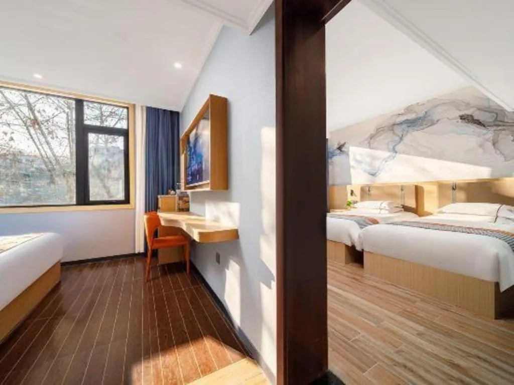 Bed in JIAN AI XI YUE HOTEL