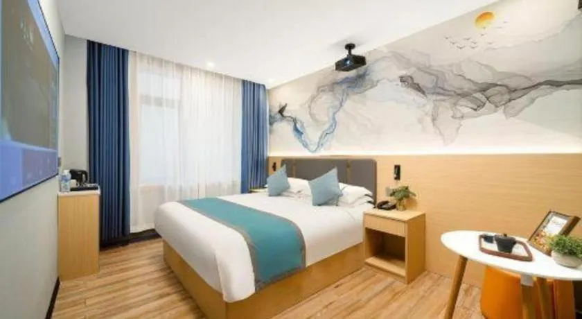 Bed in JIAN AI XI YUE HOTEL